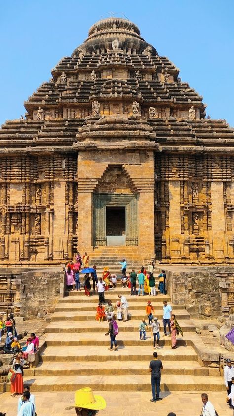 Indian Monuments Photography, Odisha Aesthetic, Sanatan Aesthetic, Monuments Of India, Odisha Tourism, Konark Sun Temple, Creative Beach Pictures, Brown Eyes Aesthetic, Sun Temple