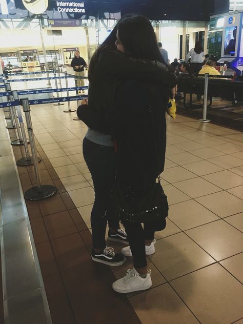 Airport goodbye best friend Goodbye Picture Ideas, Friends Saying Goodbye At Airport, Airport Meeting Friends, Goodbye Photo Ideas, Airport Photos Friends, Goodbye Best Friend, Airport Photo Ideas, Airport Friends, Airport Goodbye