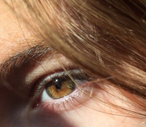 Hazel eyes Hazel Eyes Aesthetic Wallpaper, Eyes Aesthetic Wallpaper, Rachel Amber Aesthetic, Hazel Eyes Aesthetic, Hazel Eyes Brown, Dark Hazel Eyes, Aesthetic Brown Hair, Amber Aesthetic, Brown Eyes Aesthetic