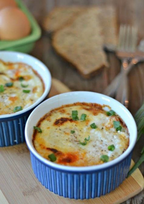 Oven Eggs, Toaster Recipes, Bake Eggs, Small Toaster Oven, Toaster Oven Cooking, Oven Baked Eggs, Convection Oven Recipes, Toaster Oven Recipes, Buttered Toast