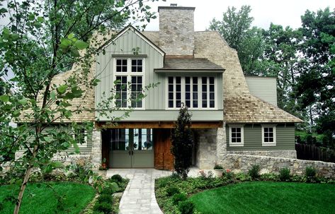 Dark Houses, Exterior Paint Color Combinations, Gull Lake, Best White Paint, Exterior House Color, Craftsman Exterior, Traditional Exterior, Ranch Style Homes, Farmhouse Exterior