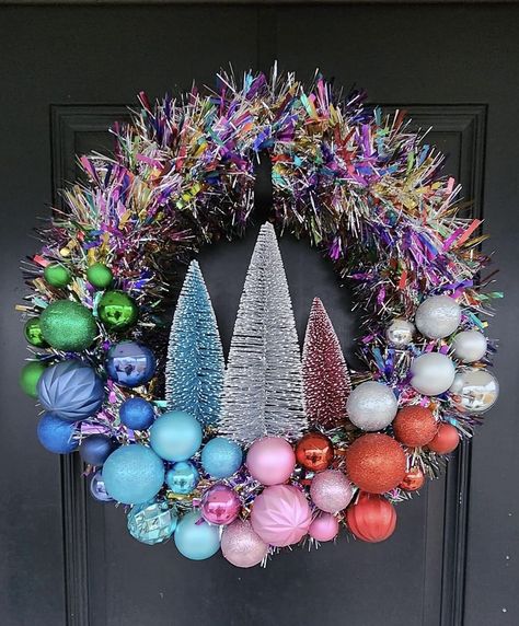 Funky Christmas Wreath, Whimsical Christmas Wreath, Melbourne Christmas, Colorful Christmas Decorations, Pretty Christmas Decorations, Christmas Tree Decorating Themes, Merry Bright Christmas, Christmas Hacks, Colorful Christmas