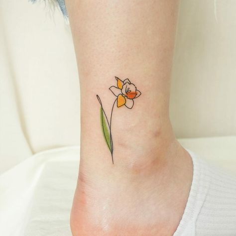 Tattoo December Birth Flower December Birth Flower Tattoo With Name, Narcissus Flower Tattoo Color, Narcissus Flower Tattoo December, Birth Flower Fine Line Tattoo, Birth Flower Fine Line, Simple Outline Tattoo, Flower Fine Line Tattoo, Flower Fine Line, Symbol For Beauty