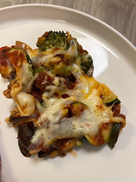 Low Carb Roasted Veggie "Pizza" Roasted Veggie Pizza, Big Mac Salad, Weight Watchers Recipes Desserts, Veggie Pizza, Great Pizza, Dairy Free Cheese, Low Carb Vegetables, Steak Fajitas, Pasta Dinner Recipes