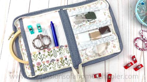 Zip Around Notions Pouch Sewing Tutorial - Confessions of a Homeschooler Erica Arndt Tutorials, Zipper Pouch Organization, Travel Embroidery Kit, Pouch Organization, Sewing Kit Pouch, Sewing Kit Tutorial, Sewing Kit Bag, Travel Sewing Kit, Totes Ideas