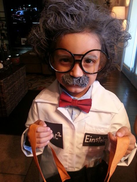 Einstein Costume! Albert Einstein Halloween Costume, Albert Einstein Costume, Einstein Costume, Beard Halloween Costumes, Beard Costume, Book Day Costumes, Diy Kostüm, Funny Costumes, Creative Valentines