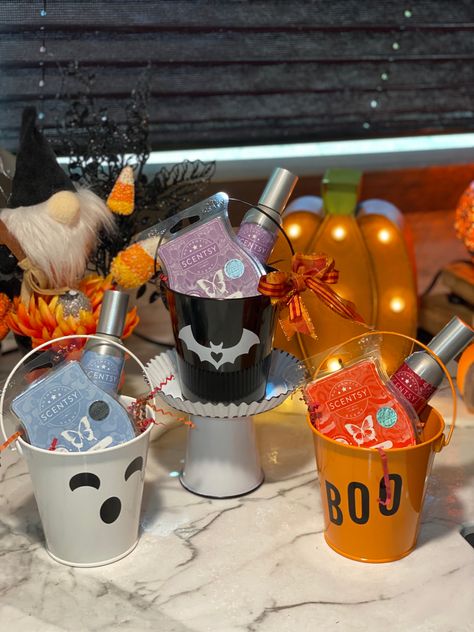 Scentsy Halloween Boo Bags, Halloween Scentsy Ideas, Scentsy Boo Buckets, Boo Basket Ideas For Coworkers, Scentsy Basket, Scentsy October, Scentsy Booth, Scentsy Gifts, Scentsy Halloween