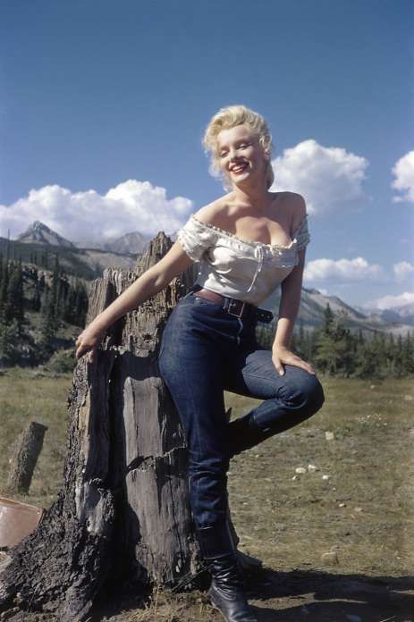 Title: Marilyn Monroe Jasper National Park 1 Photographer: Allan "Whitey" Snyder Date of image: 1953 Marilyn River AWS-0012 ©2012 StartHear! LLC Photo: Allan "Whitey" Snyder Stile Pin Up, River Of No Return, Rare Marilyn Monroe, Stars D'hollywood, Wilde Westen, Joe Dimaggio, Lauren Bacall, Marilyn Monroe Photos, Norma Jean