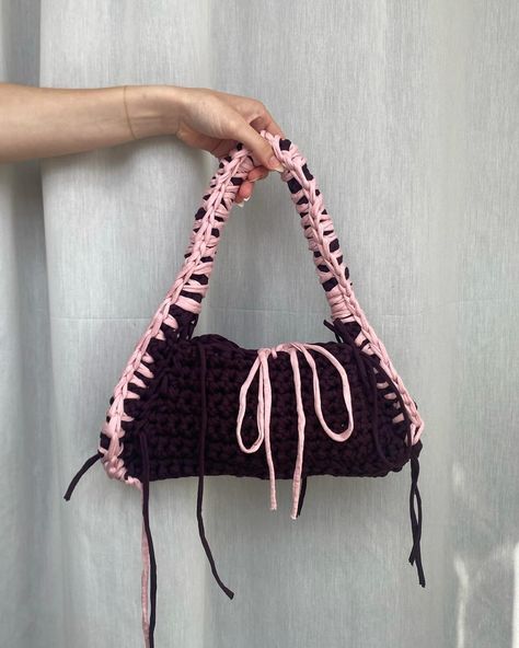 Hellooooo Talulah! Look how pretty she is 🤩 if your boyfriend disagrees… drop him🦞 #boyfriend #pretty #petty #crochet #talulah Crochet Boyfriend Gift, Crochet Boyfriend, Crochet For Boyfriend, Bags Vintage, Your Boyfriend, Vintage Crochet, Crochet Fashion, Crochet Bag, Boyfriend Gifts