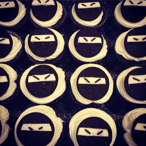 Isaac's ninja cupcakes with Oreos and sprinkles Ninja Cupcake Ideas, Joshua Birthday, Ninja Cupcakes, Magic Tree House Activities, Karate Party, Ninja Cake, Ninja Theme, Lego Ninjago Party, Karate Birthday