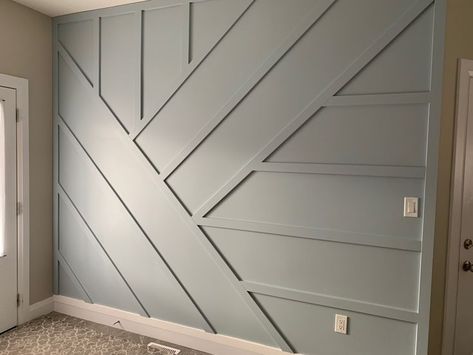 Geometric Tv Wall Design, Geometric Wall Paneling, Budget Small Bathroom, Staircase Wall Decor, House Wall Design, Room Accent Wall, Accent Wall Designs, Bathroom Ideas On A Budget, Wall Panels Bedroom