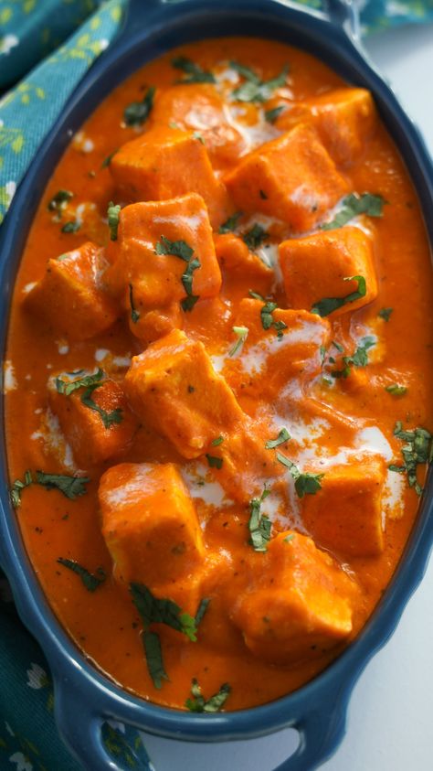 Matter Paneer, Paneer Butter Masala, Cooking Curry, How To Make Paneer, Butter Masala, Tomato Gravy, Paneer Recipes, Garlic Recipes, Indian Food Recipes Vegetarian