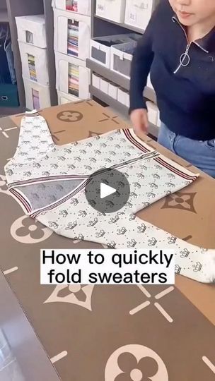 Fold Sweaters, How To Fold Sweaters, Folding Tips, Folding Hacks, Shirt Folding, Folding Clothes, Smart Storage, Home Organization Hacks, Clothing Hacks