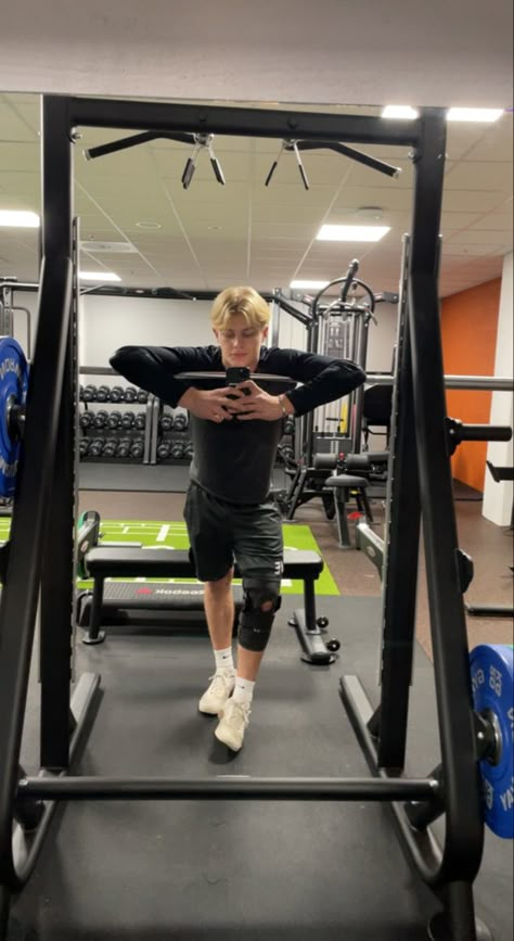 Athletic Blonde Guy, Sport Guy Aesthetic, Sporty Boy Aesthetic, Husband Application, Gym Aesthetic Men, Gym Boy Aesthetic, Swedish Boys, Its Getting Hot In Here, Catfish Photos