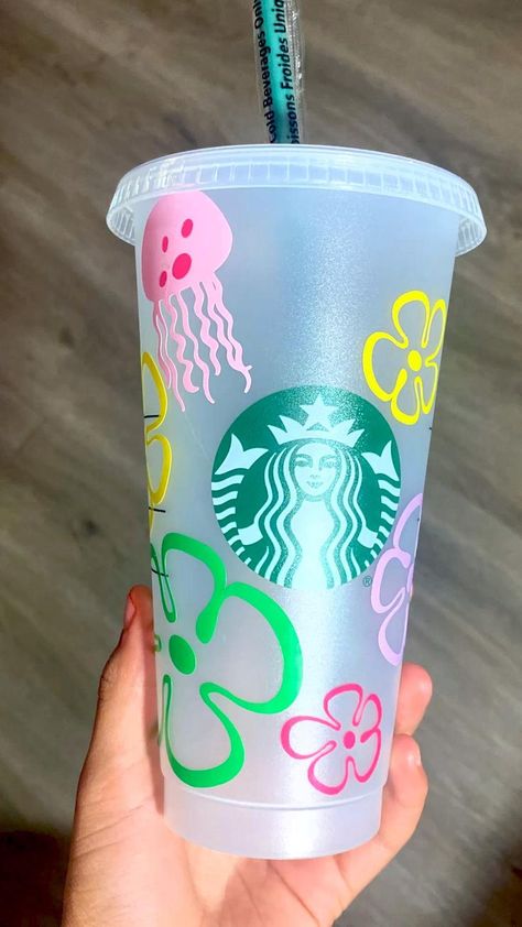 Easy Vinyl Cup Ideas, Diy Starbucks Cup, Starbucks Partner, Cold Cup Design, Copo Starbucks, Diy Starbucks, Starbucks Cup Design, Circuit Machine, Starbucks Cup Art