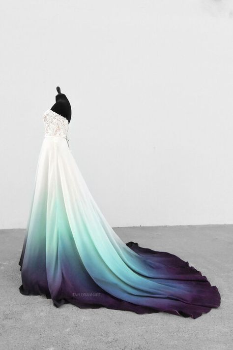 Canvas Bridal, Dye Wedding Dress, Ombre Wedding Dress, Gaun Abad Pertengahan, Ombre Wedding, Cute Prom Dresses, Fantasy Gowns, Classy Fashion, Pretty Prom Dresses