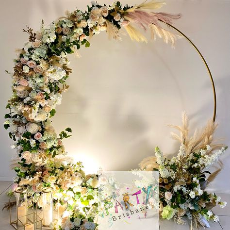 Large Hoop Wedding Backdrop, Large Gold Ring Backdrop, Gold Round Backdrop With Flowers, Gold Hoop Flower Backdrop, Gold Circle Arch With Flowers, Backdrop With Flowers, Hoop Backdrop, Engagement Decor, Dried Pampas