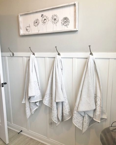 29 Unique Towel Rack Ideas to Elevate Your Bathroom Decor - placeideal.com Kids Bathroom Towel Hook Ideas, Bathroom Towel Hook Ideas, Kids Bathroom Towel, Kids Bathroom Towel Hooks, Towel Rack Ideas, Hooks For Towels, Bathroom Towel Hook, Tiny Bath, Batten Wall