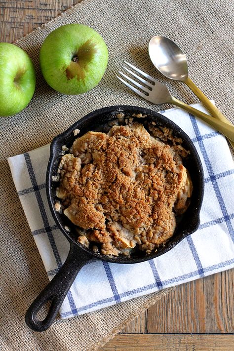 Best Crumble Recipe, Vegan Apple Crumble, Gluten Free Apple Crumble, Caramel Crumble, Caramel Apple Crumble, Homemade Cider, Fruit Crumble, Iron Skillet Recipes, Vegan Apple