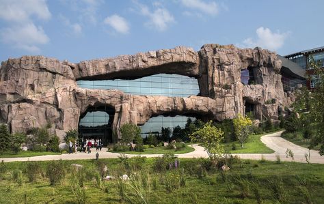 Planet Zoo Inspiration, Planet Zoo Entrance Plaza, Planet Zoo Parking Lot, Zoo Entrance, Meadow Mountain, Entrance Idea, Planet Zoo Aquatic, Planet Zoo Wetlands, Largest Submarine