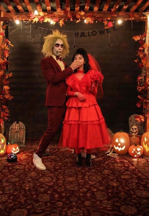 Beetlejuice Costume Couples, Lydia Beetlejuice Costume Red Dress, Bride Of Beetlejuice Costume, Lydia Deetz Wedding Costume, Beetlejuice And Lydia Costume Couple, Beetle Juice Characters Costume Ideas, Lydia From Beetlejuice Costume, Beetlejuice Couples Costume, Lydia Wedding Dress Beetlejuice