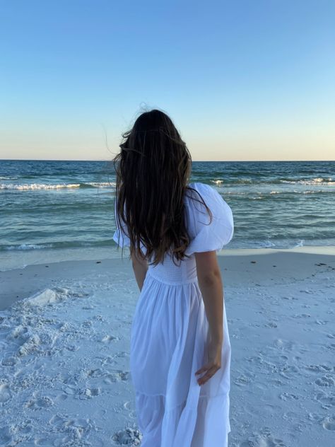 Beach Dress Pose Ideas, Beach Pictures In White Dress, Modest Beach Pictures Poses, Beach Pictures In Sundress, Photo Girly Beach, Cute Beach Pictures, Summer Picture Poses, Beach Fits, Beach Photography Poses