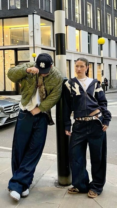 Couple Outfit Inspo Aesthetic, Baggy Couple Outfits, Couples Streetwear Outfits, Couple Fits Streetwear, Couple Streetwear, Fits Streetwear, Couple Fits, Paparazzi Photos, Street Fashion Men Streetwear