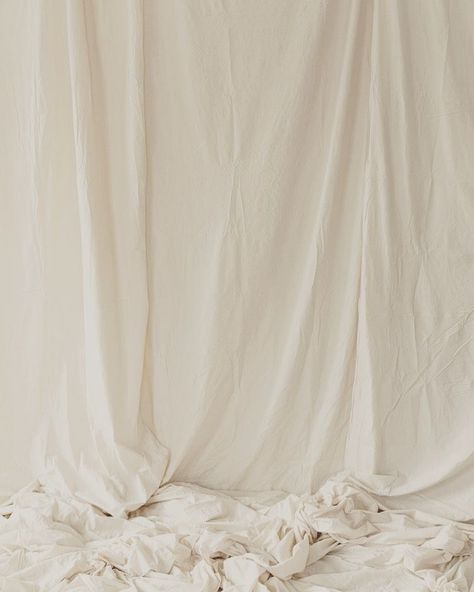 White Sheet Photography, White Curtain Photoshoot, Sheet Backdrop Photography, Draped Backdrop, Aesthetic Backdrop, Studio Background Ideas, Photography Studio Spaces, Photoshoot Background, Art Atelier