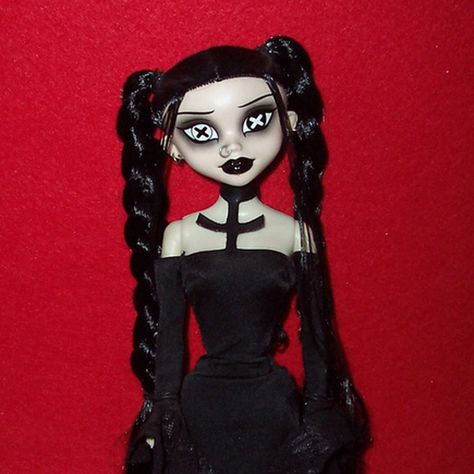 Begoths Dolls, Begoth Dolls, Goth Dolls, 2000s Toys, Doll Therapy, Goth Princess, Doll Plushies, Living Dead Dolls, 2000s Nostalgia