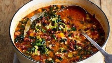 Jamie Oliver's Budget Minestrone Soup Jamie Oliver Minestrone, Pasta Packet, Minestrone Soup Recipe, Avocado Hummus, Jamie Oliver Recipes, Barley Soup, Minestrone Soup, Light Snacks, Drying Pasta