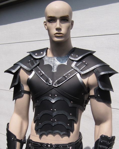 Except the chest plate would go all the way around. Diy Dragon Costume, Iron Man Hand, Ghost Silhouette, Armor Medieval, Leather Armour, Types Of Armor, Chest Plate, Medieval Cosplay, Elf Cosplay