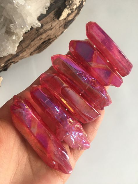 Red Aura, Red Angel, Angel Aura Quartz, Angel Aura, Aura Quartz, Quartz Points, Crystals And Gemstones, Le Point, Stones And Crystals