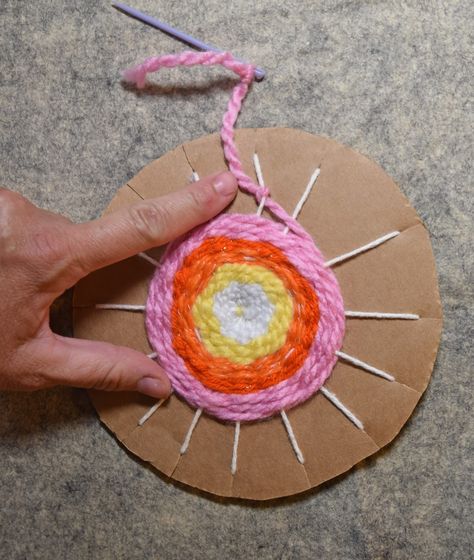 Weaving Circle, Circle Weaving, Circle Loom, Circular Weaving, Felt Glue, Weaving For Kids, Round Loom, Art Adventure, Cardboard Frame