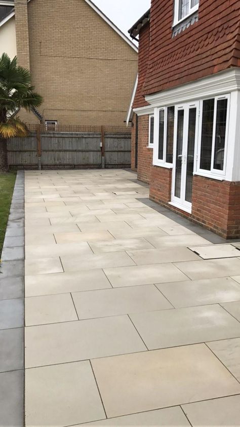 Great to see a beautiful natural stone patio. EM Vanilla Indian stone has been installed in this great space by RS Contracts. Paving supplied by Medway Builders Merchants. Contact Ethan Mason for more details. Indian Limestone Patio, Indian Stone Patio, Indian Sandstone Patio Ideas, Kandala Grey Sandstone Patio, Indian Sandstone Steps, Patio Indian Sandstone, Natural Stone Patio, Indian Stone, Indian Sandstone