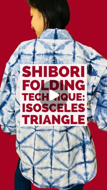 Geraldine Kok-Berman on Instagram: "Shibori Folding Technique to create an isosceles triangle pattern. This was used on the back of my #fibremoodcarry blouse by @fibremood  Please go to a previous post on my feed watch how I fold vertical accordion folds before I make these isosceles triangle folds to piece together the full tutorial. Dye: @ritdye Indigo  #sewwithgeri #geriinstitches" Shibori Triangle Fold, Indigo Techniques, Shibori Techniques Tutorials, Shibori Tutorial, Tie Dye Patterns Diy, Fabric Dyeing Techniques, Shibori Designs, Isosceles Triangle, Japanese Shibori