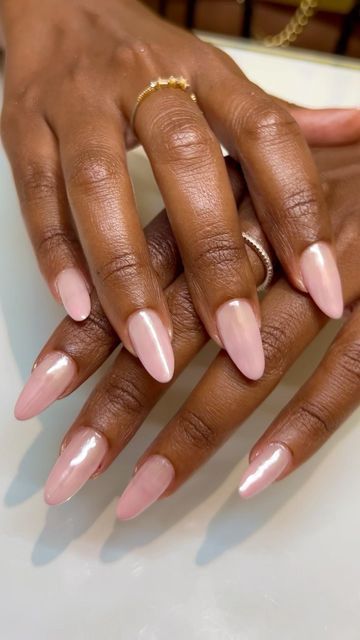 Classy Metallic Nails, Pink Dip Chrome Nails, Ballet Pink Almond Nails, Chrome Gel Nail Designs, Chrome Ombre Nails Almond, Chrome Nails On Black Women, Light Pink Shimmery Nails, Pink Ombre Chrome Nails, Natural Pink Almond Nails