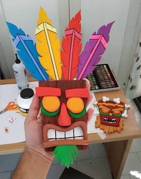 Cartoon Clay Art, Diy Tiki Decorations, Geek Diy, Picture Frame Hangers, Tiki Mask, Board Game Design, Puppet Making, Laser Art, Creative Flyers