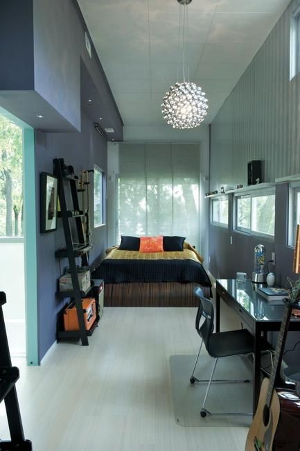 Unfortunately, often we have small rooms and narrow interiors which we need to turn into comfortable, elegant, and modern bedrooms. Long Narrow Bedroom, Container House Interior, Narrow Bedroom, Narrow Rooms, Building A Tiny House, Building A Container Home, Container House Plans, Casa Container, Container Home