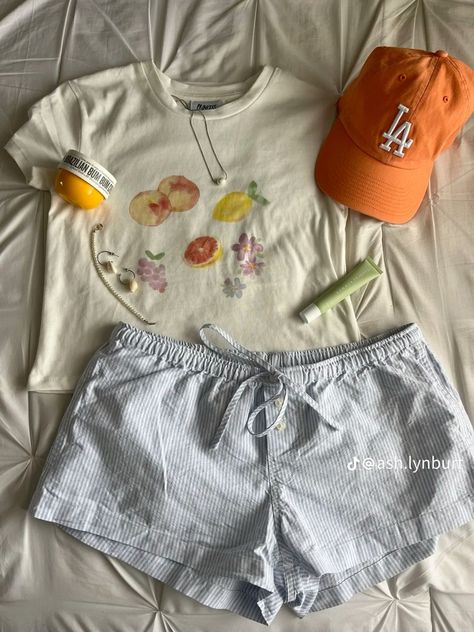 Blue Summer Outfits Aesthetic, Summer Sporty Outfits Aesthetic, Summer Girl Outfits Aesthetic, Beachy Style Aesthetic, Up North Outfits Summer, Coconut Girl Summer Outfits, Thrifted Summer Fits, Beach Girl Outfits Aesthetic, Casual Outfits Aesthetic Summer