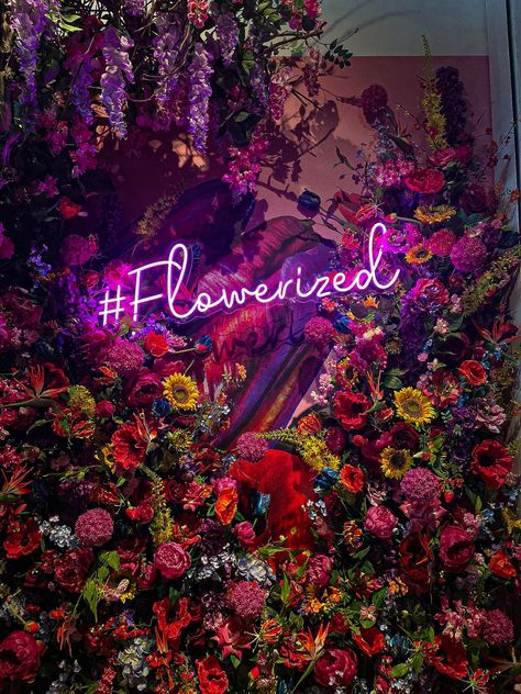 #flowerized #flower #pinterest #floriworld Abstract Art Poster, Cute Simple Wallpapers, Simple Wallpapers, Floral Background, Neon Lights, The Vibe, Neon Lighting, Flower Wall, Flower Shop