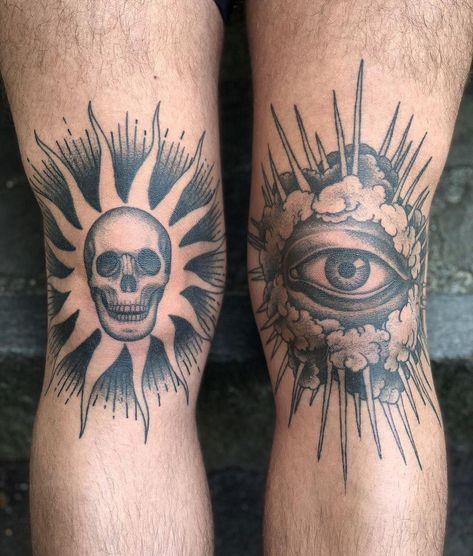 Traditional Kneecap Tattoo, Edgy Knee Tattoos, Mens Traditional Tattoos Black, Horror Knee Tattoo, Knees Tattoo Ideas, Tattoo For Knee, Back Knee Tattoo, Eye Knee Tattoo, Back Of The Knee Tattoo