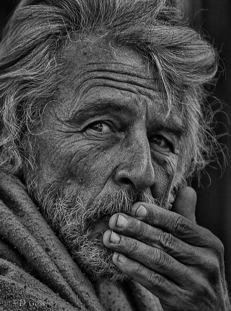 Age gracefully #photographypeople Man On The Street, Old Man Portrait, Street Portraits, 얼굴 드로잉, Old Faces, Street Portrait, Face Photography, Foto Art, World Best Photos