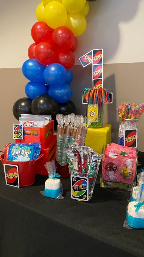 Uno Party Centerpieces, Uno Theme Centerpieces, Uno Party Decorations, Uno Themed First Birthday Boys, Uno Birthday Party Theme Decoration, Uno First Birthday Party Boy, Uno Birthday Party Theme, Uno Cake, Uno Birthday Party