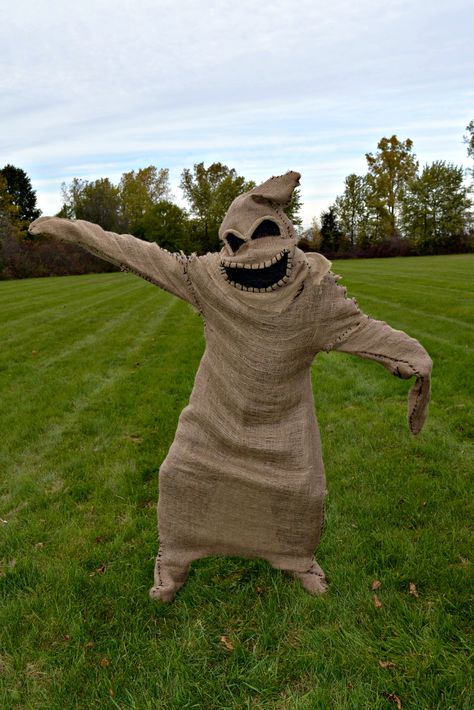 Oogie Boogie Disfraz, Oogie Boogie Costume, Halloween Parejas, Halloween Diy Outdoor, People With Disabilities, Halloween 2023, Oogie Boogie, Family Halloween Costumes, Creative Halloween Costumes