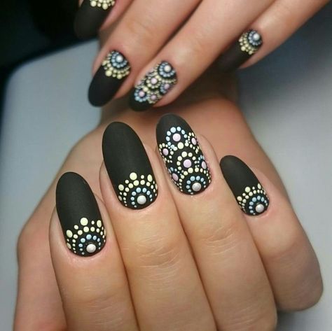 Simple Dotted Nail Art, Simple Mandala Nail Art, Indian Inspired Nail Art, Dot Mandala Nail Art, Mandala Nails Design, Dot Work Nail Art, Indian Nail Art Designs, Mandala Nail Art Design, London Inspired Nails