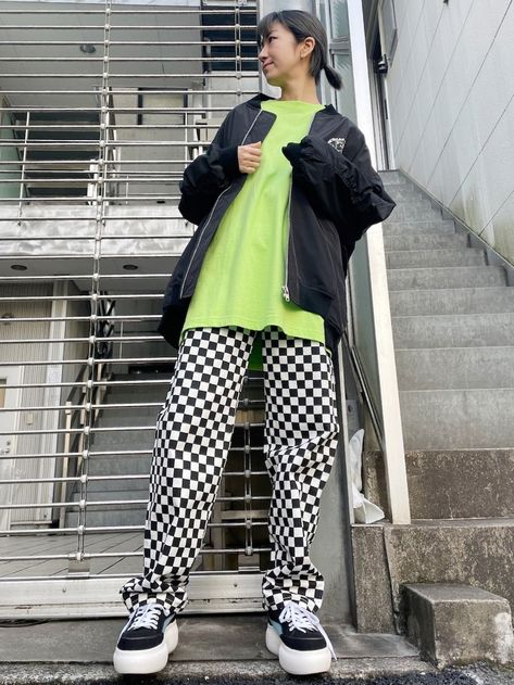 Green Checkered Shirt Outfit, All Black Business Casual Outfits, Checkered Shirt Outfit, Museum Party, Colorful Outfit Ideas, Pfw Street Style, Romper Outfit, Professional Attire, Green Outfit