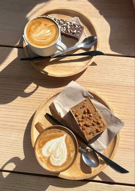 Coffee and cake in a cute coffee shop in the sun Friends Coffee Aesthetic, Coffee And Dessert Aesthetic, Cake And Coffee Aesthetic, Coffee And Cake Aesthetic, Coffee With Friends Aesthetic, Coffee Break Aesthetic, Aesthetic Coffee Date, Coffee Date Aesthetic, Coffee Date With Friends