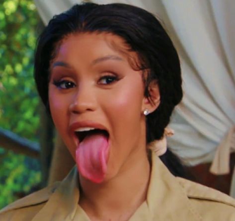 Cardi B Laugh, Cardi B Tongue, Cardi B Album, Cardi B Funny Face, Beautiful Teeth, Football Illustration, Funny Reaction, Bacardi, Badass Quotes