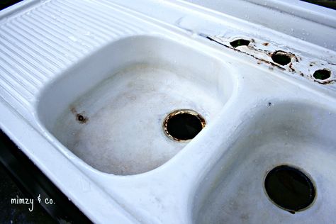 how I refinished my vintage cast iron kitchen sink • mimzy & company Cast Iron Sink Kitchen, Sink Refinishing, Cast Iron Farmhouse Sink, Restore Cast Iron, Porcelain Kitchen Sink, Vintage Kitchen Sink, Bathtub Repair, Cast Iron Kitchen, Cast Iron Kitchen Sinks