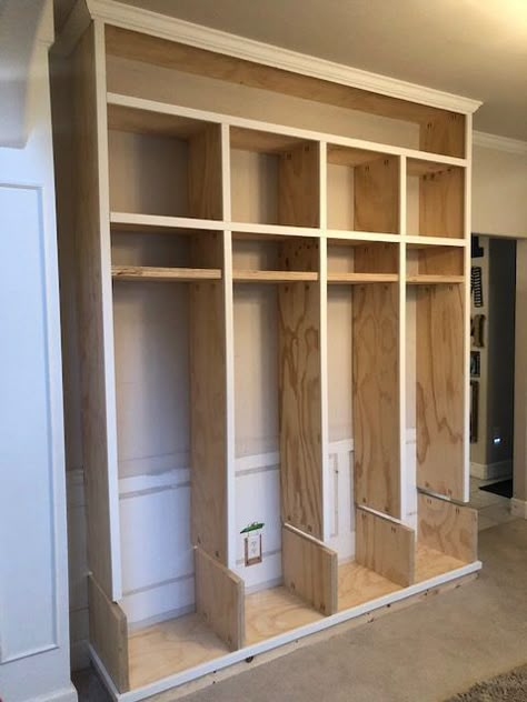 Plans For Mudroom Lockers, Diy Built In Cubbies, Diy Garage Lockers With Bench, Diy Locker Storage, Mushroom Locker Plans, Diy Entry Lockers, Diy Entryway Lockers, Entryway Lockers With Bench Diy, Diy Built In Lockers